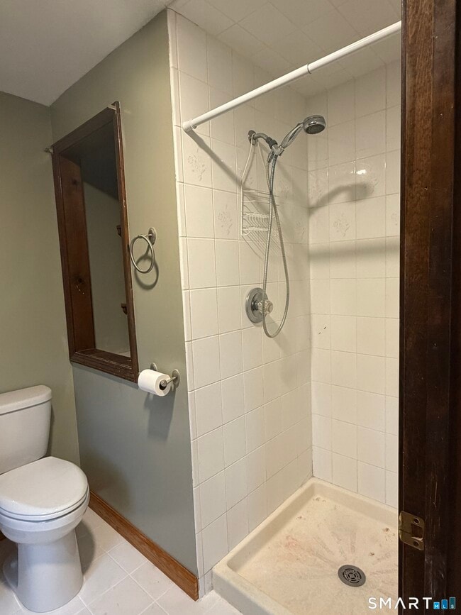 Building Photo - 8 Brook Ln