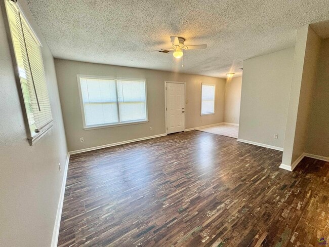 Building Photo - 102 Varee Dr