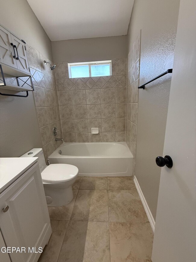 Building Photo - 9128 Bur Oak Cir