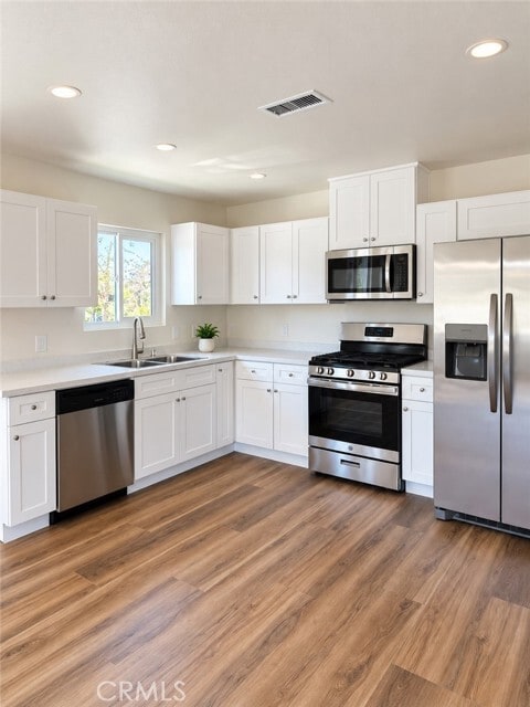 Building Photo - 1040 El Camino Dr