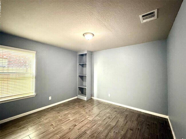 Building Photo - 7403 Cypress Pin Oak Dr