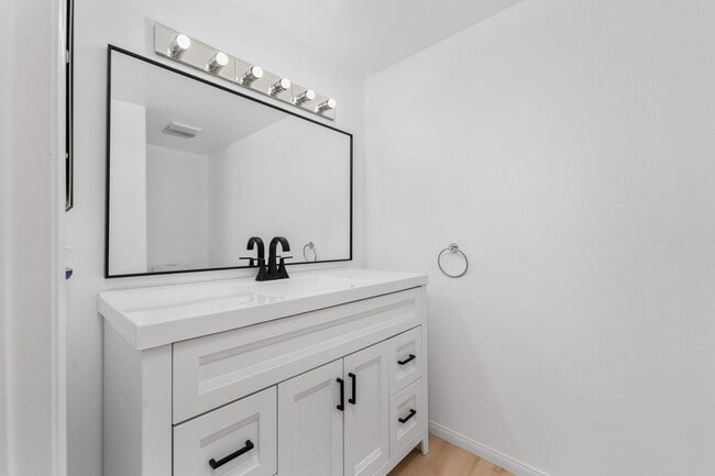 Building Photo - Charming 2-Bedroom, 3-Bathroom Home for Rent