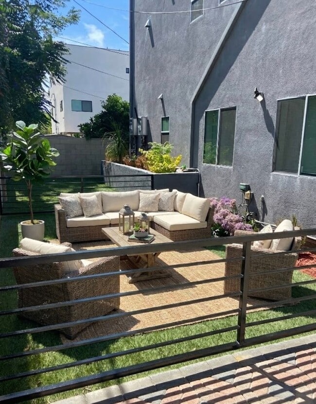 Primary Photo - 11514 Emelita St