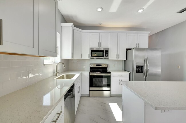 Building Photo - A BOATER'S PARADISE WITH THIS STUNNING 3 B...