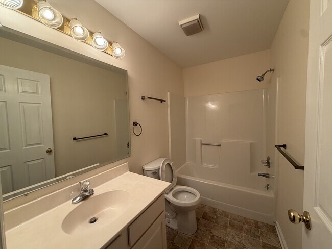 Building Photo - 236 Meadow Oaks Dr