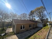 Building Photo - 5 bedroom in missionary ridge! Section 8 a...