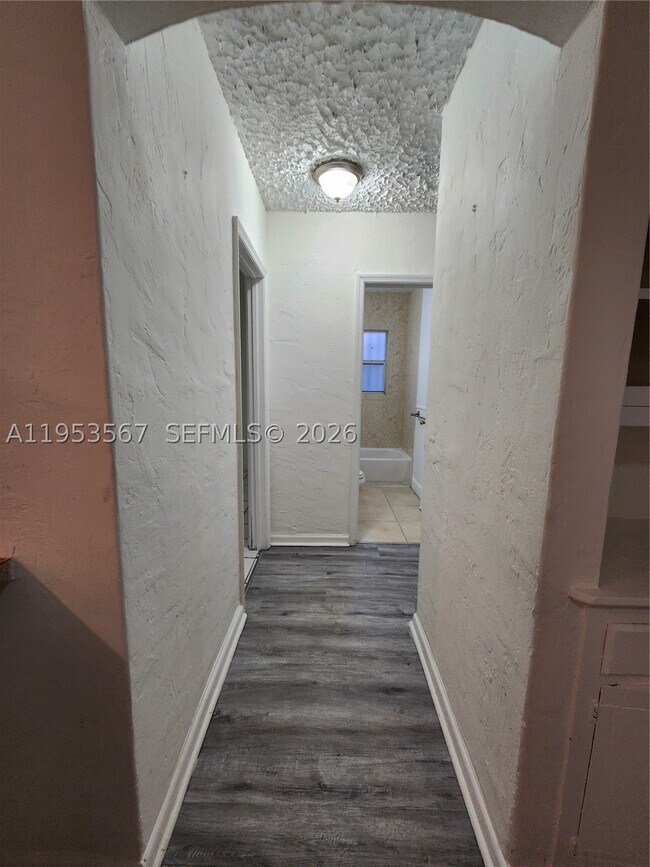 Building Photo - 405 NW 64th St