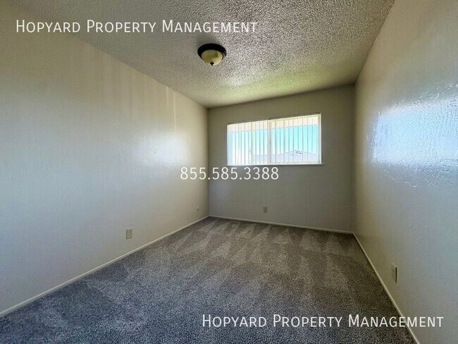 Building Photo - 1711 Tanager Ave