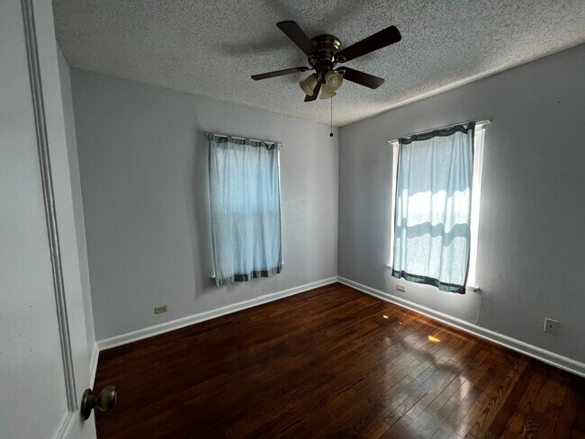Building Photo - 726 John Adams Dr
