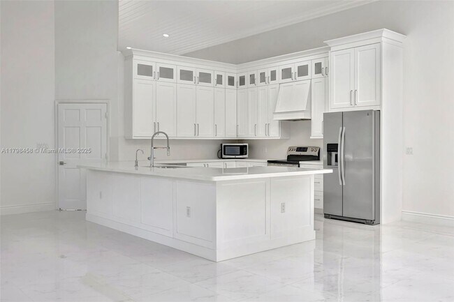 Building Photo - 6841 SW 71st Ave