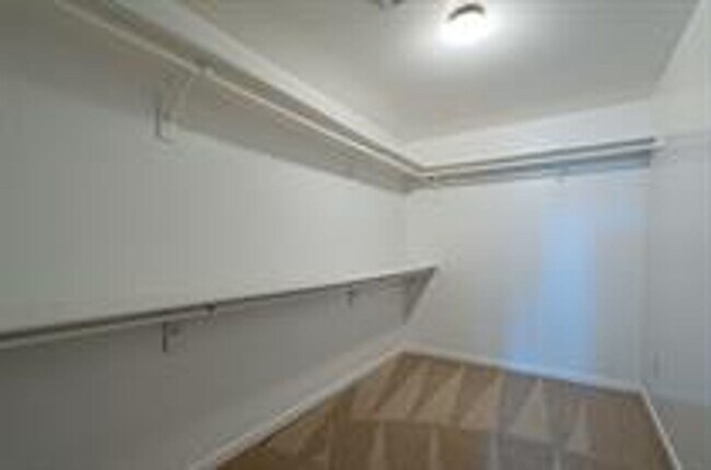 Building Photo - Incredible Single Family Home!