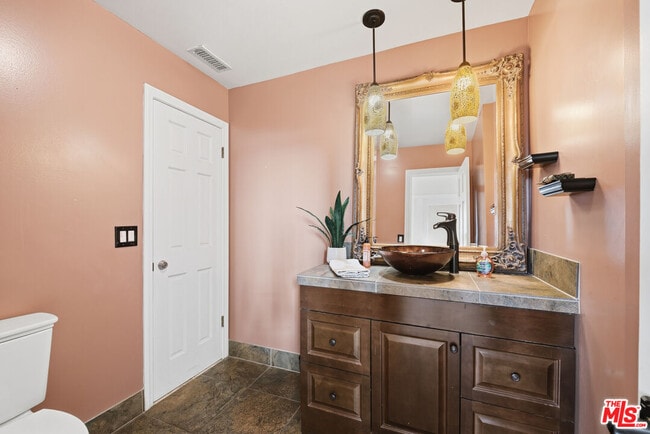 Building Photo - 501 Sadie Rd