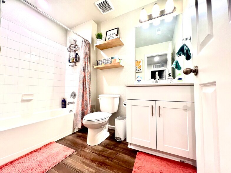 Building Photo - 12248 Dairy St