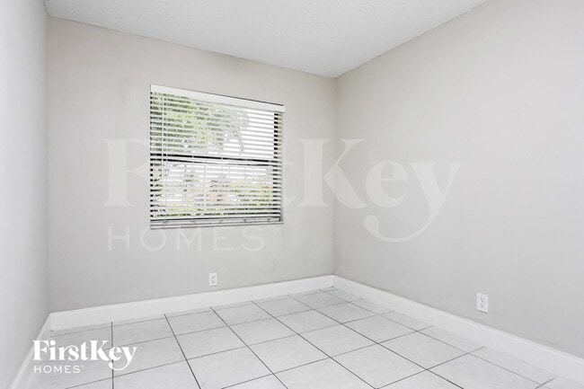 Building Photo - 707 SW 74th Ave