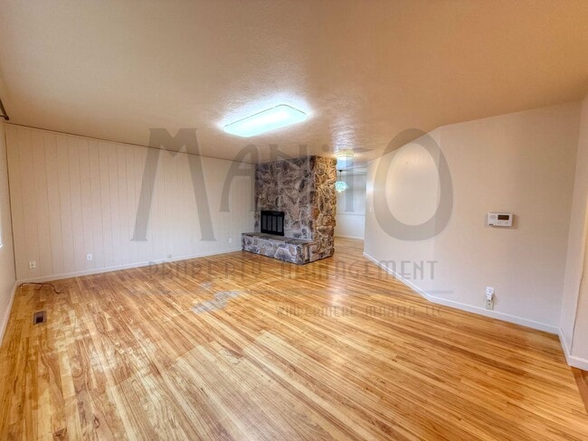 Building Photo - Bright & Open Country Homes Rancher