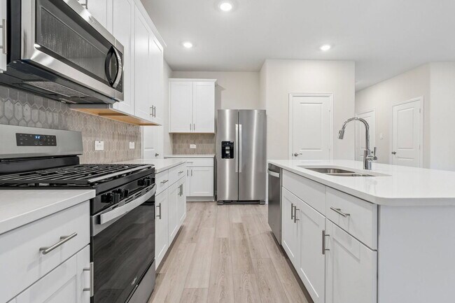 Building Photo - 702 Dotty Dr