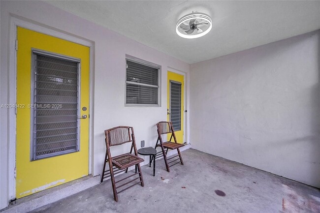 Building Photo - 808 SW 12th Ct