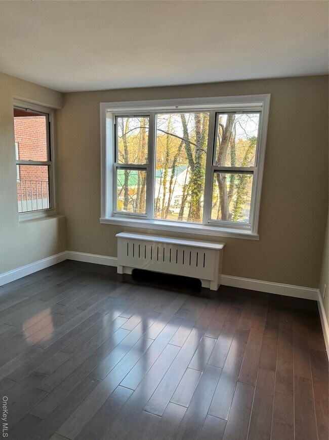 Building Photo - 555 Broadway