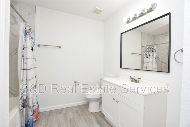 Building Photo - 3032 Spirit Lake Dr