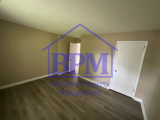 Building Photo - Charming 3 Bed, 1 Bath Home on Falcon Dr –...