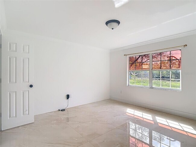 Building Photo - 201 Valencia Dr