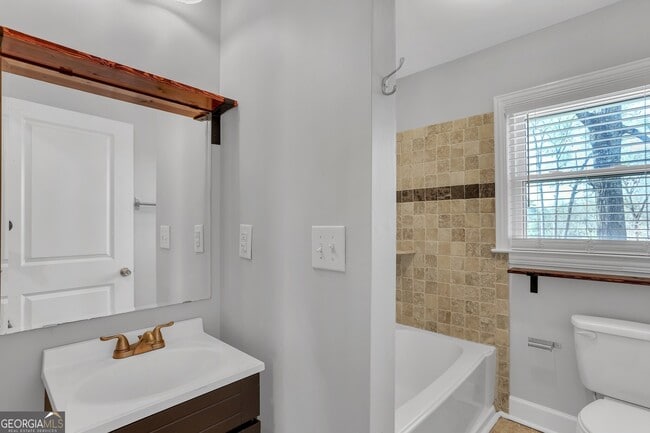 Building Photo - 1670 Cecilia Dr SE