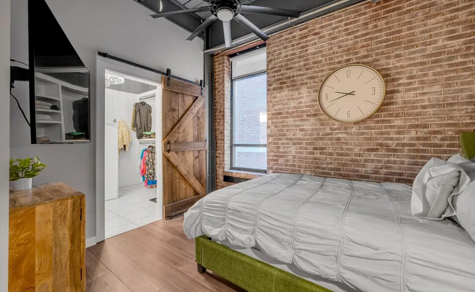 Building Photo - 515 W Main St