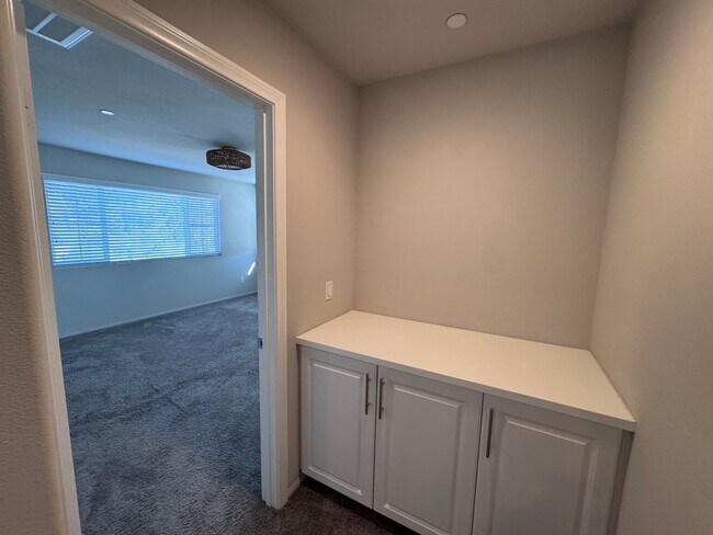 Building Photo - Large Newer Home - 4 Bedroom / 3 1/2 Bath