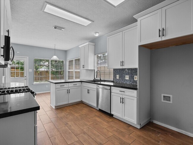 Building Photo - 4915 Stone Harbor Dr