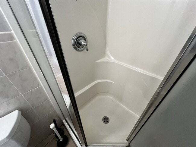 Building Photo - 158 Holland St