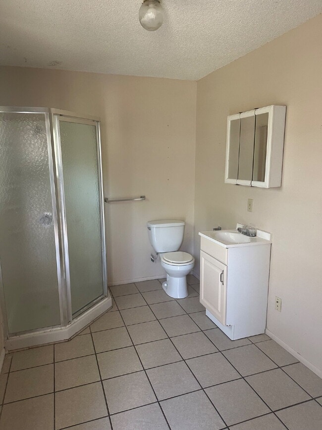 Building Photo - Cute 2 Bedroom, 2 Bathroom, 1 Car Garage h...