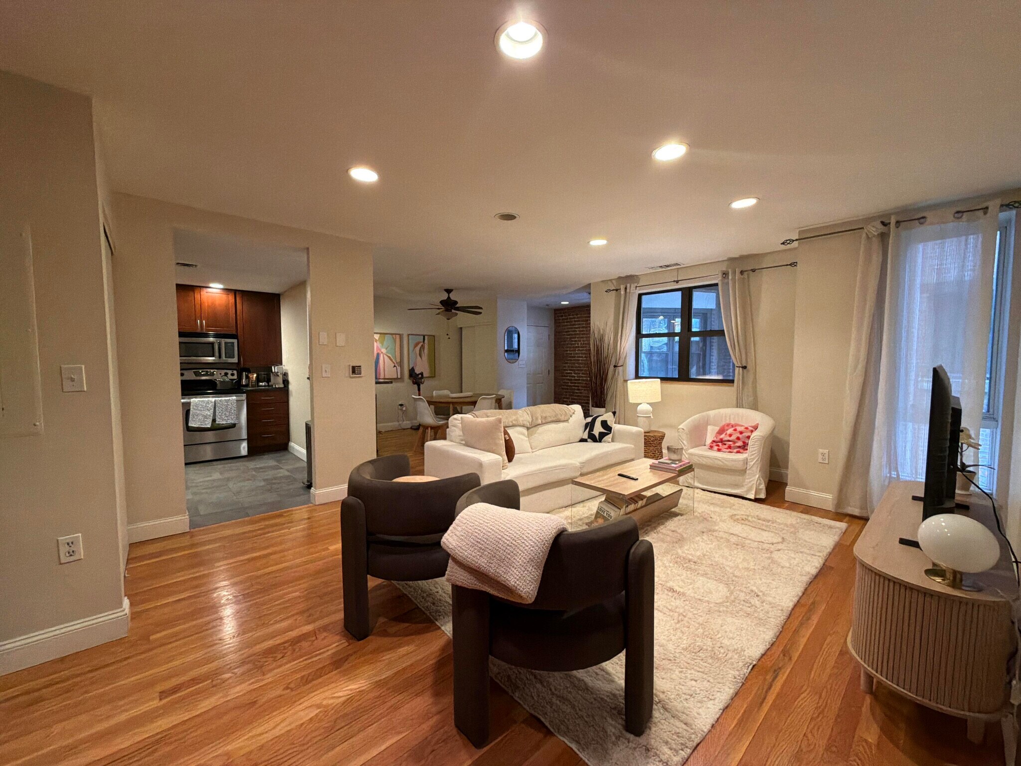 Building Photo - 78 Gainsborough St