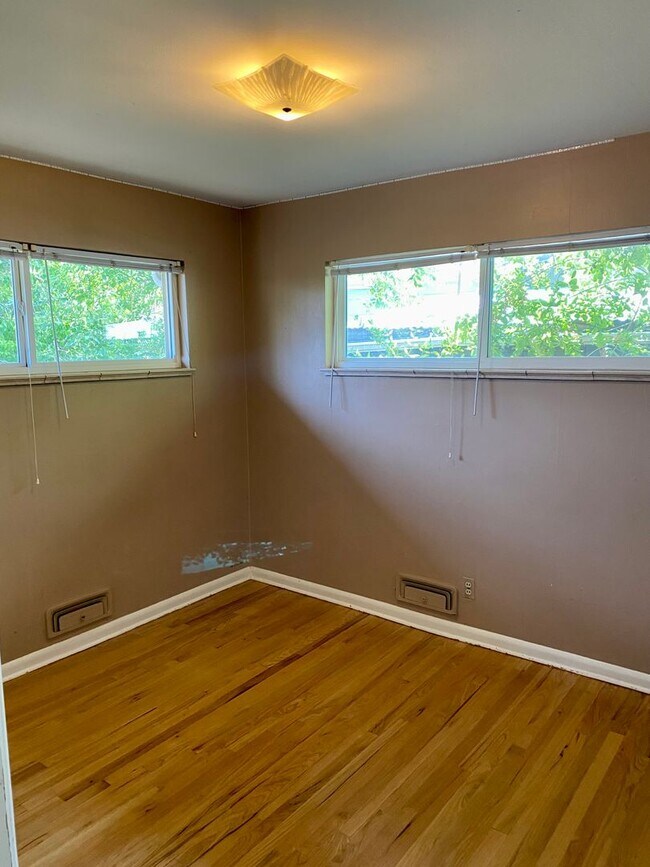 Building Photo - Charming 2-Bedroom House with Flatiron Views