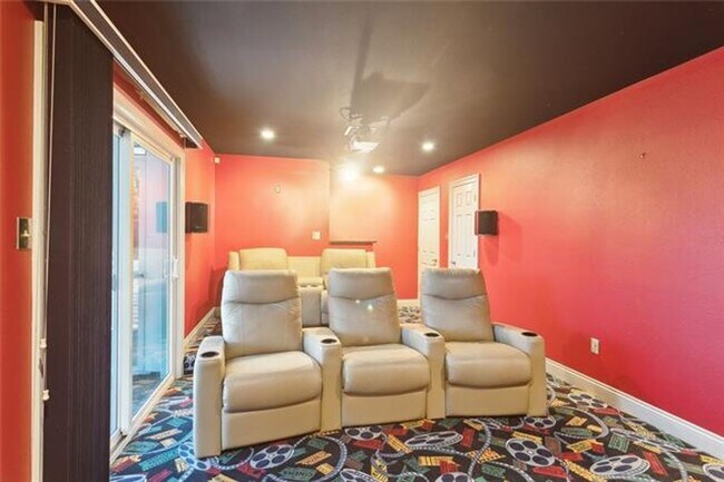 Building Photo - Beautiful Water Front Home