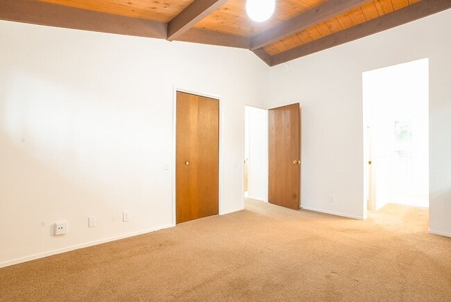 Building Photo - Charming 3-Bedroom Country House