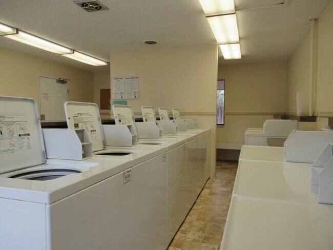 Building Photo - 1 bed/1 bath apartment close to CSU, bike trails, restaurants, shopping and more!