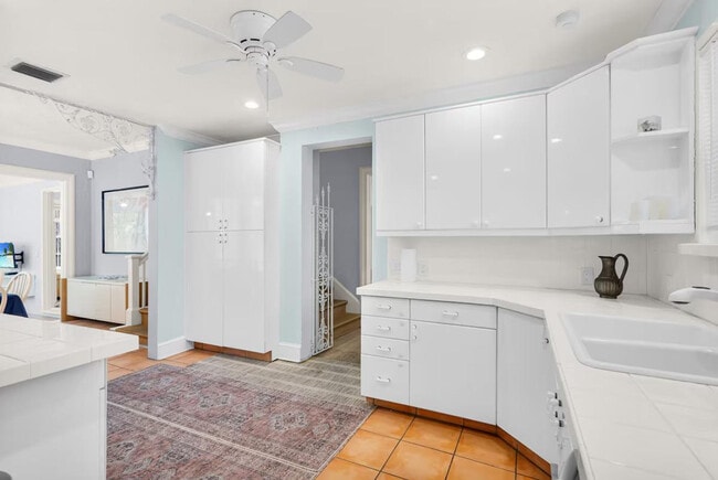 Building Photo - 511 29th St