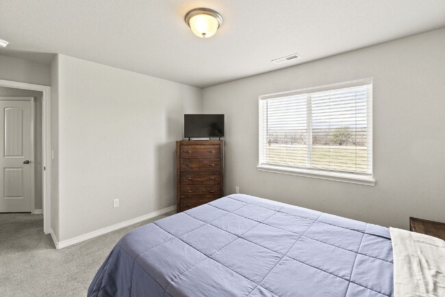 Building Photo - Well maintained Fountain Home with 3 bedrooms and  beautiful mountain views.