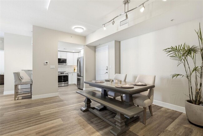 Building Photo - 511 SE 5 Ave