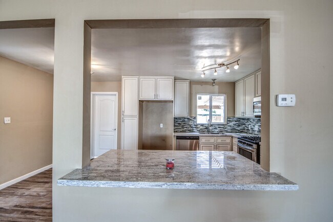 Building Photo - 2307 w whitton