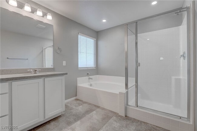 Building Photo - 10673 Sariah Skye Ave