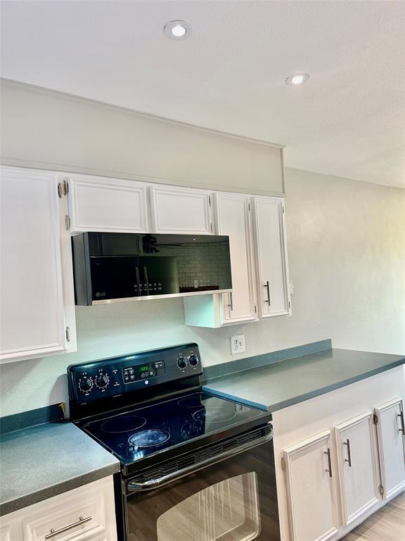 Building Photo - 1102 Serenada Dr