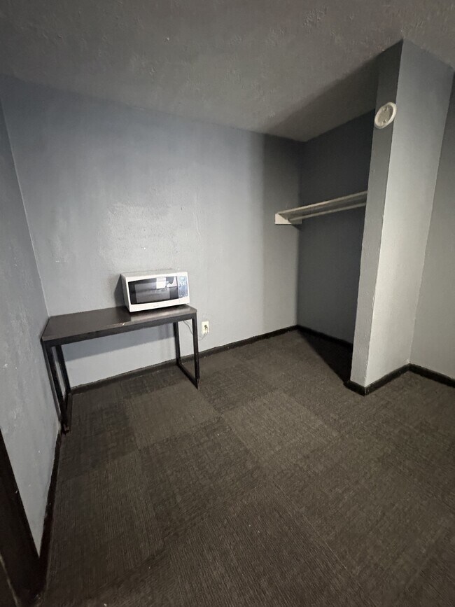 Building Photo - 711 Pasadena Fwy