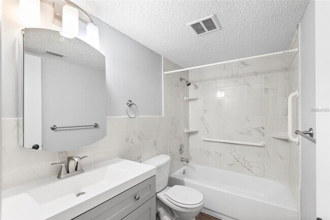 Building Photo - ST PETE APARTMENT FOR RENT!!