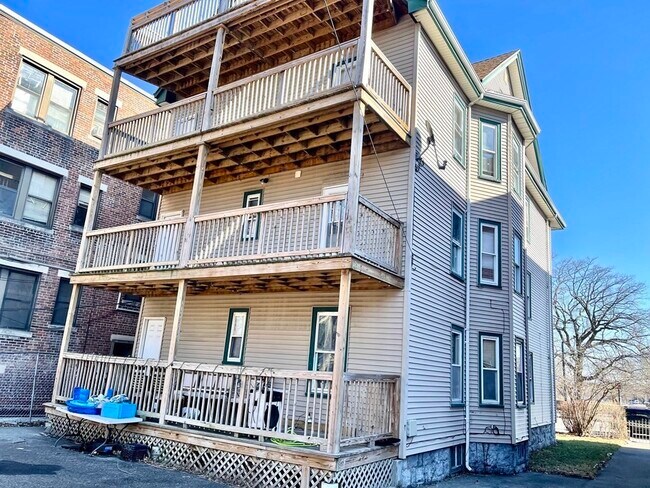 Building Photo - 962 Blue Hill Ave