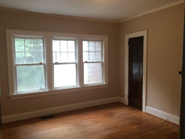 Building Photo - 1171 E Rock Springs Rd NE