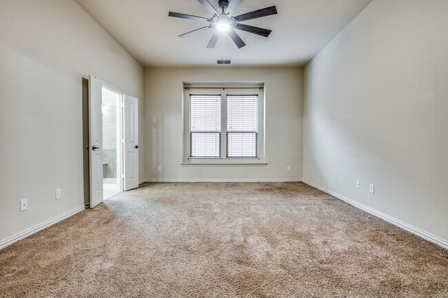 Building Photo - Luxurious 4BR/3BA Home in Grand Prairie – ...