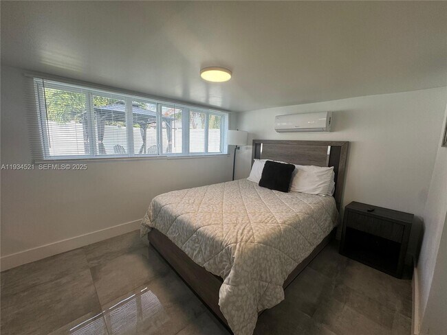 Building Photo - 1904 SW 28th St