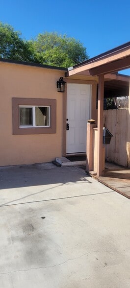 Building Photo - 1430 Peach Ave