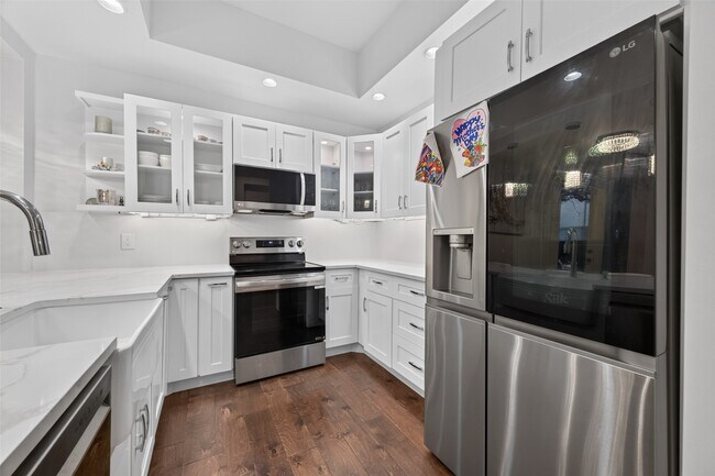Building Photo - 6000 Sugar Hill Dr